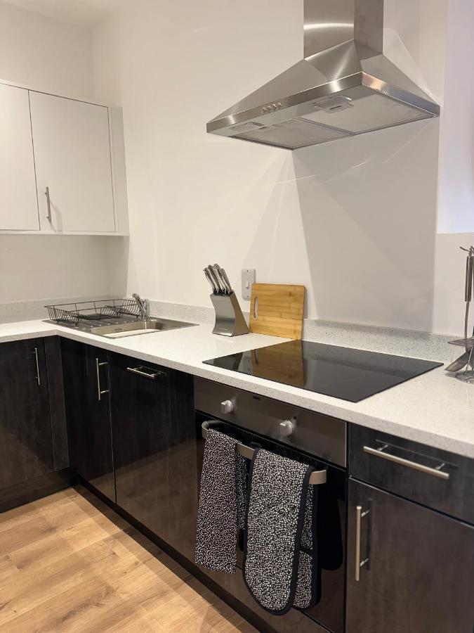 Sleek & Stylish Apartment By Dh Aparthotels Peterborough Exterior photo